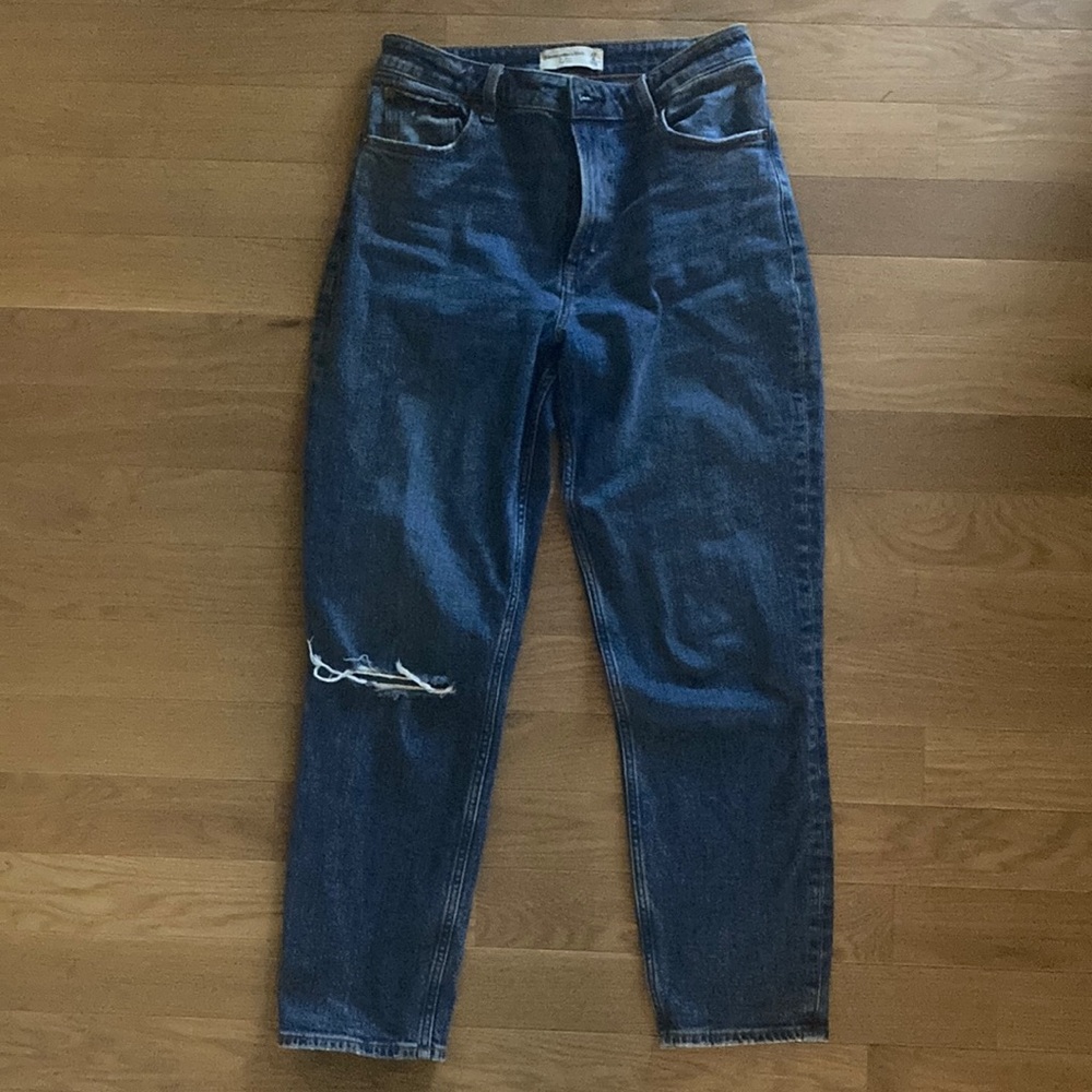 Abercrombie and Fitch, the mom high rise jean, size 28, curve love